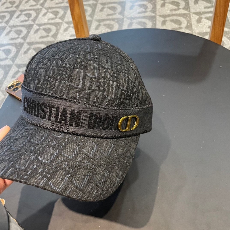 CHRISTIAN DIOR